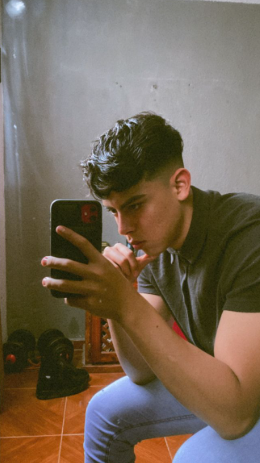 <em>Juan Perez L.</em>